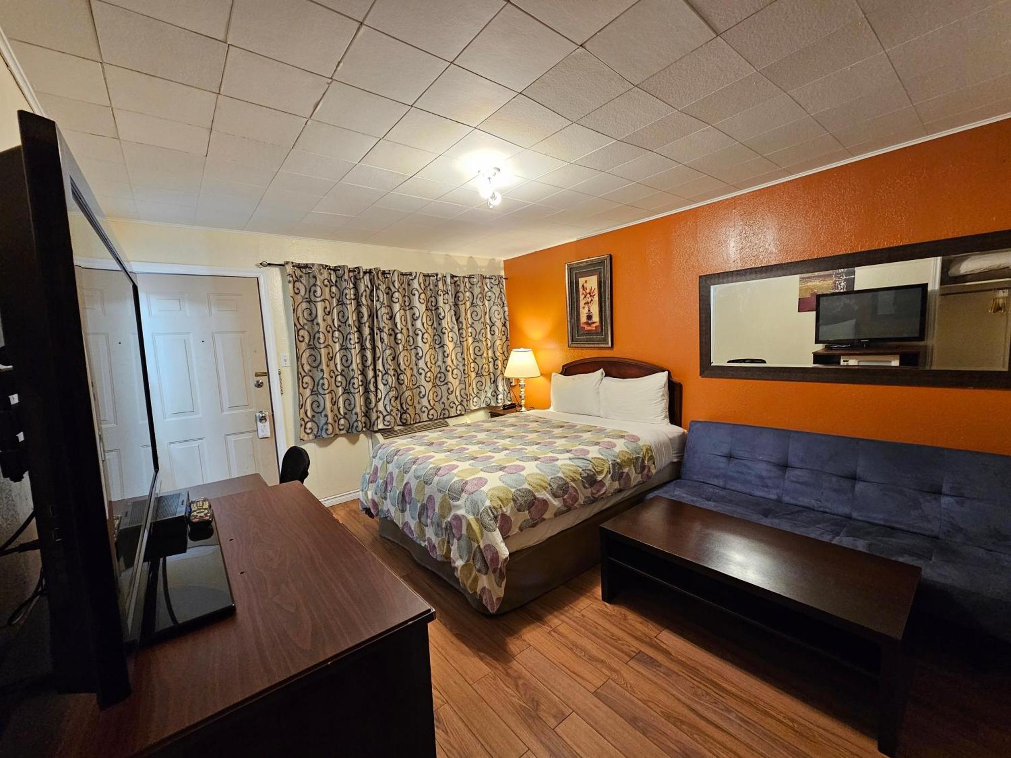 Parkway Motel & European Lodges Pincher Creek Buitenkant foto