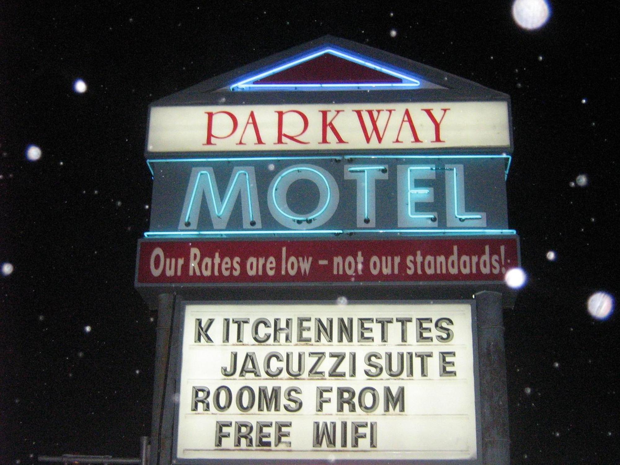 Parkway Motel & European Lodges Pincher Creek Buitenkant foto