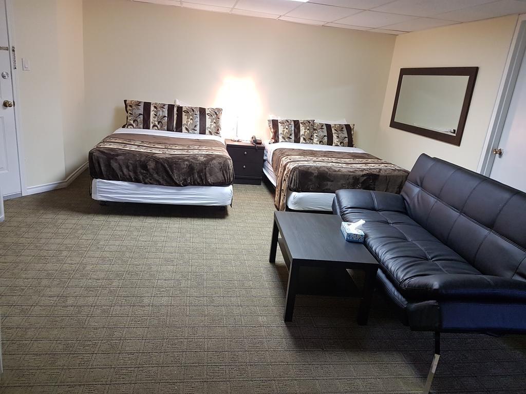 Parkway Motel & European Lodges Pincher Creek Buitenkant foto