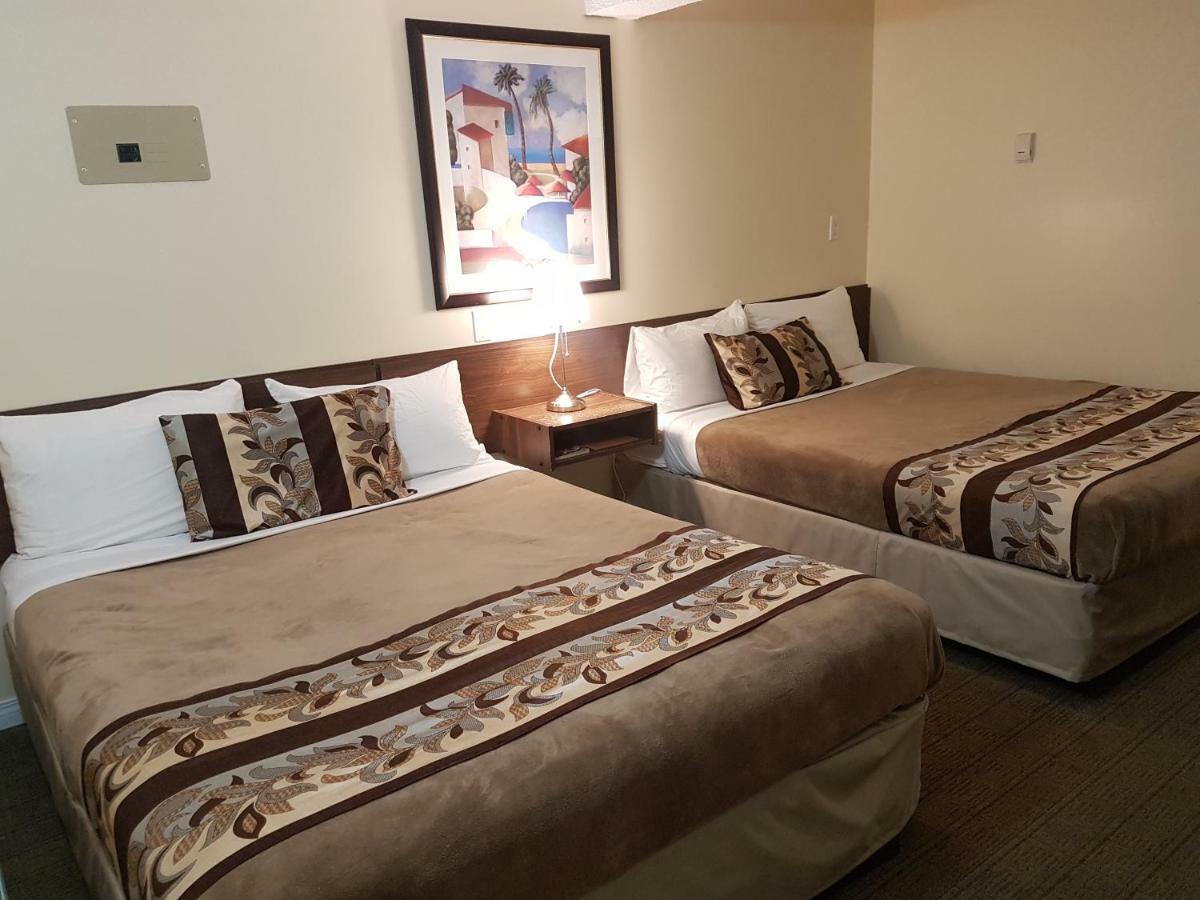 Parkway Motel & European Lodges Pincher Creek Buitenkant foto