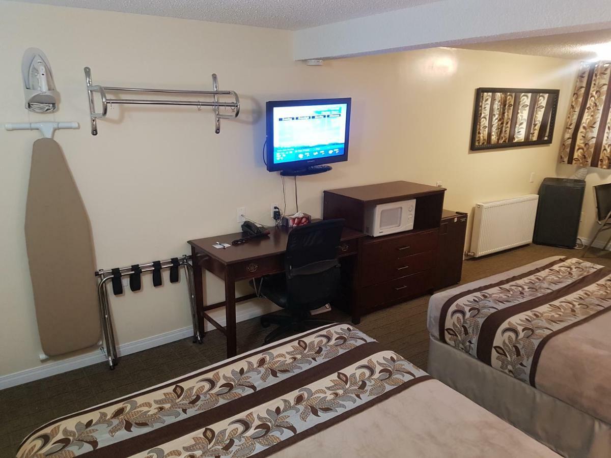 Parkway Motel & European Lodges Pincher Creek Buitenkant foto